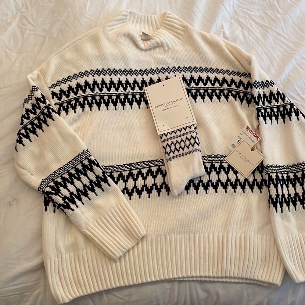 Sweater with Socks. Never worn. Bought from tj maxx and never used.